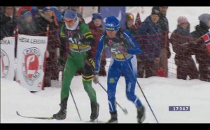 Kristin spretter forbi veteranen Berit Aunli ut fra stadion etter 1. veksling